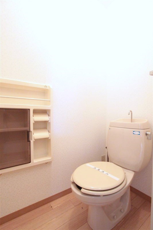 トイレ　バス・トイレ別タイプ　※別部屋同間取り写真につき若干相違有