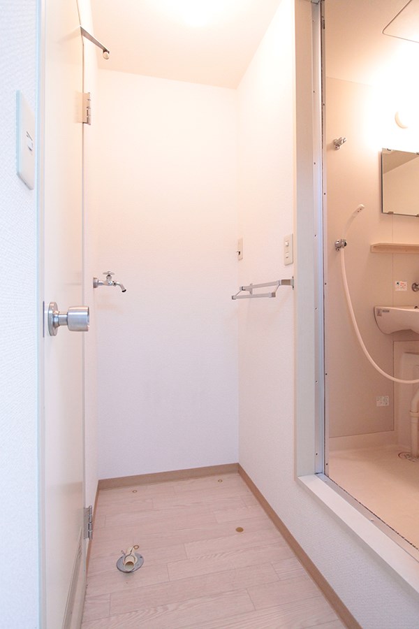 玄関　室内洗濯機置き場　※別部屋同間取り写真につき若干相違有