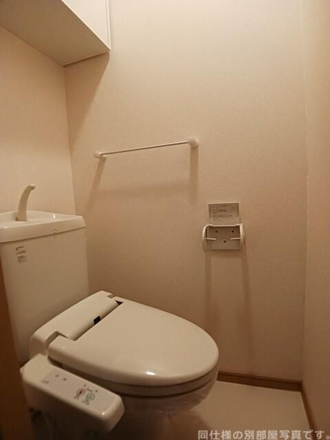 ＪＲ白新線 豊栄駅 徒歩12分 2階建 築21年のトイレ写真