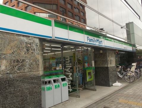 コンビニ　ファミリーマート牡丹三丁目店（コンビニ）まで371m