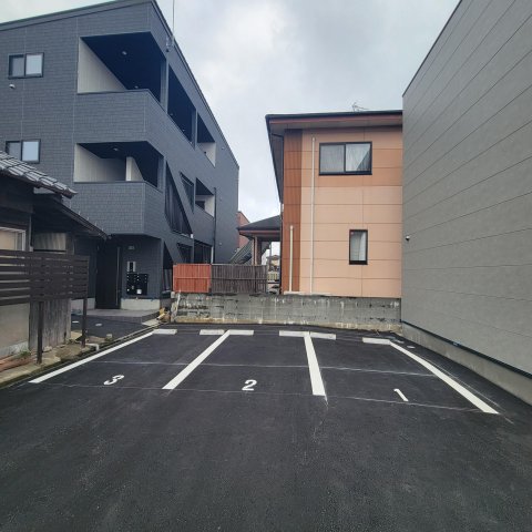 駐車場　駐車スペースもあります☆