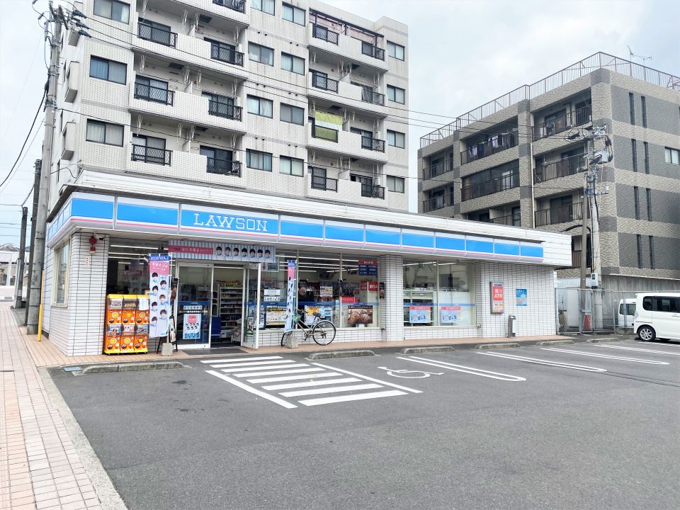 コンビニ　ローソン鹿児島草牟田二丁目店（コンビニ）まで650m
