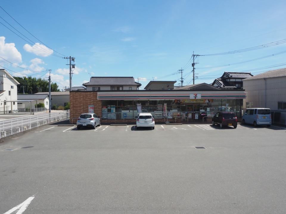 コンビニ　セブンイレブン（コンビニ）まで800m