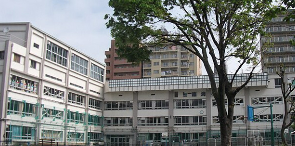 小学校　江東区立臨海小学校（小学校）まで445m