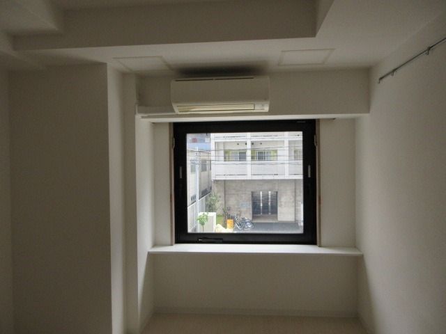 居室・リビング　参考写真（同物件別部屋）