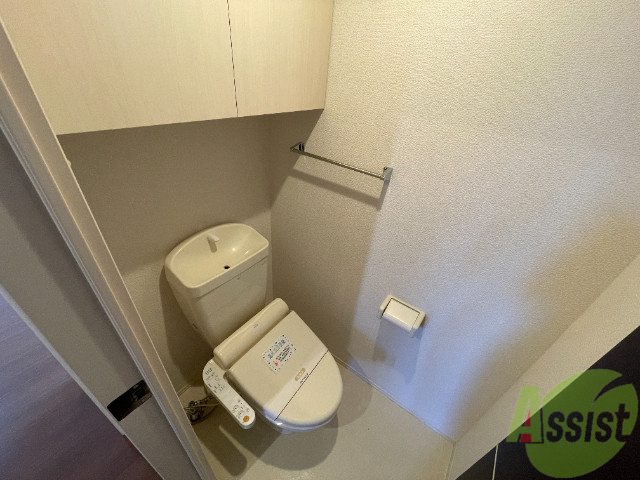 トイレ　人気のウォシュレットつきのトイレです。快適ですよ。
