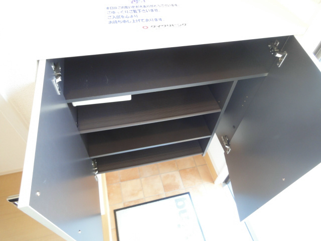 エントランス　下駄箱付き