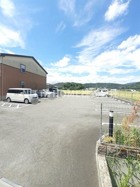 駐車場　駐車場は敷地内に２台分の空きがあります！