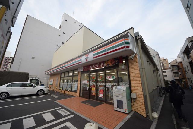 コンビニ　セブンイレブン（コンビニ）まで490m