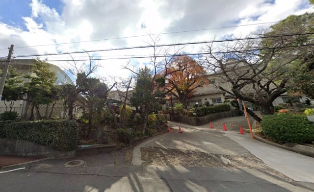 小学校　豊中市立上野小学校（小学校）まで373m