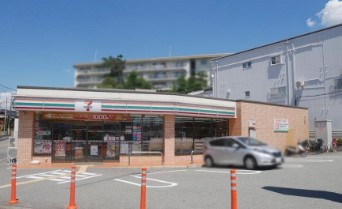 コンビニ　セブン－イレブン　東豊中４丁目店（コンビニ）まで210m