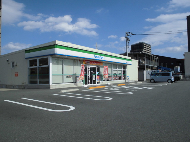 コンビニ　ファミリーマート（コンビニ）まで598m