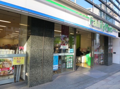 コンビニ　ファミリーマート第一京浜芝二丁目店（コンビニ）まで241m