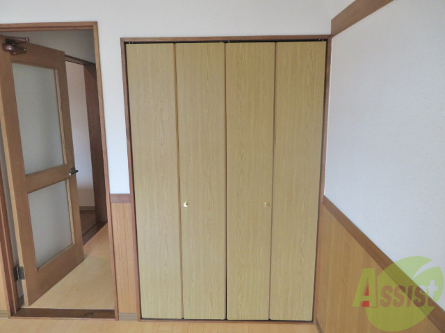 収納　クローゼットも綺麗で衣装類等しまいたくなりますね。