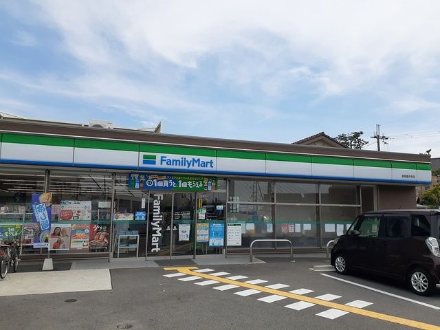 コンビニ　ファミリーマート様（コンビニ）まで142m
