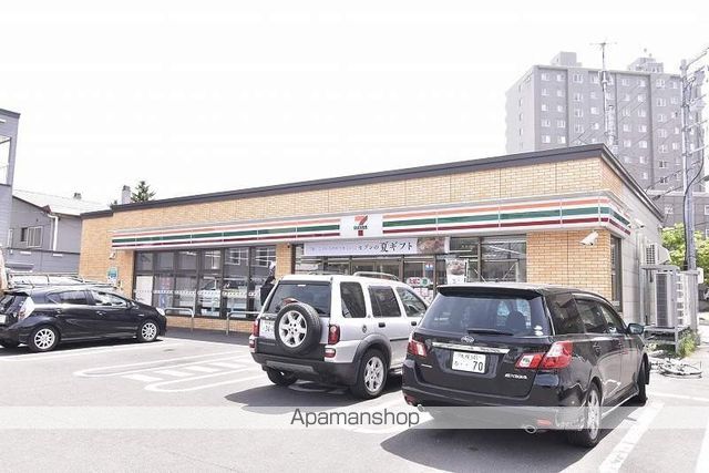 コンビニ　セブンイレブン豊平６条店（コンビニ）まで130m