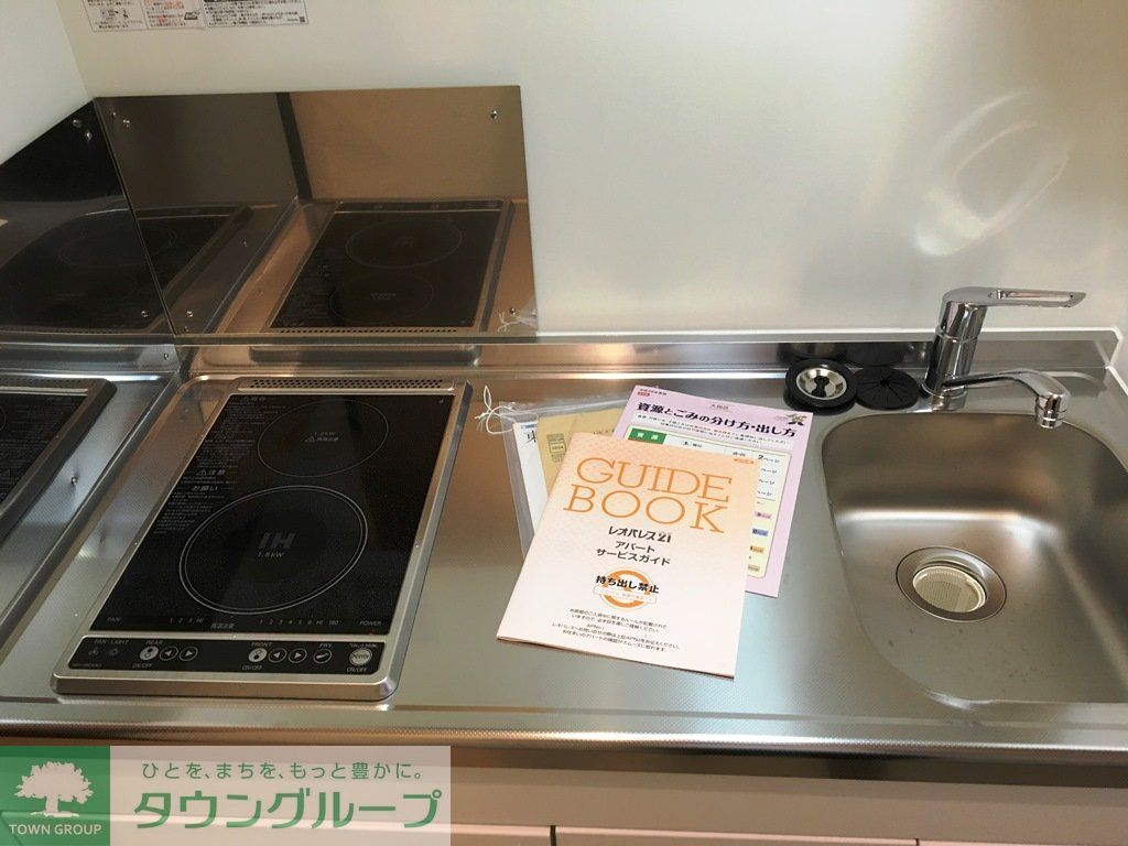 キッチン　手前IH、奥ラジエントヒータ