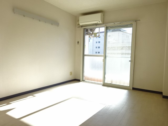 居室・リビング　参考（写真は505号室）