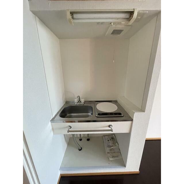 キッチン　現況優先。同タイプ別室写真。