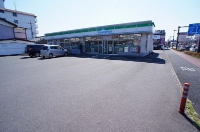 コンビニ　ファミリーマート前橋下小出町店（コンビニ）まで120m