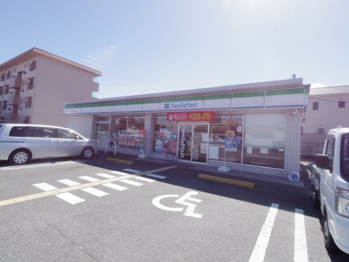 コンビニ　ファミリーマート 葛城八川店（コンビニ）まで1172m