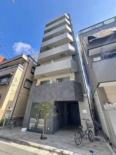 建物外観　８階建ての賃貸マンション
