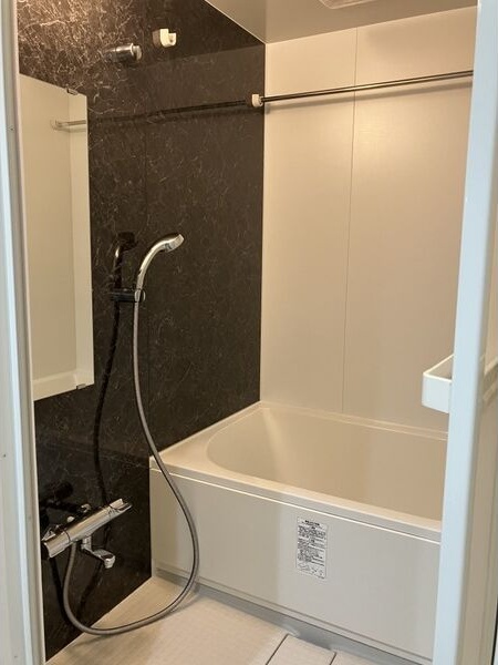 バス・シャワールーム　※写真は同じマンションの違う部屋のものになります。