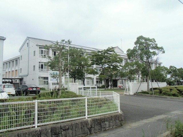 中学校　守山市立明富中学校（中学校）まで1705m
