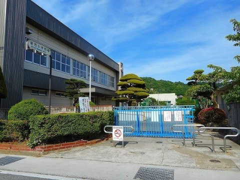 小学校　福山市立新市小学校（小学校）まで623m