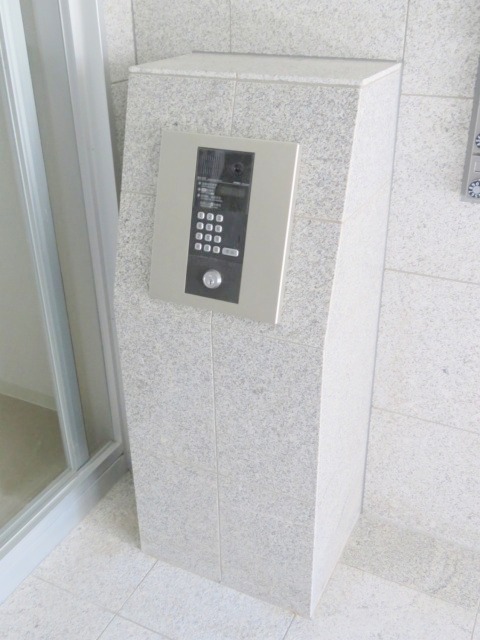 エントランス　安心の対策・防犯カメラが共用部にあります♪