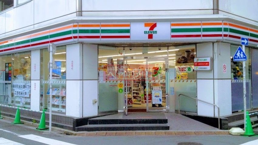 コンビニ　セブンイレブン大田区蒲田5丁目店（コンビニ）まで240m