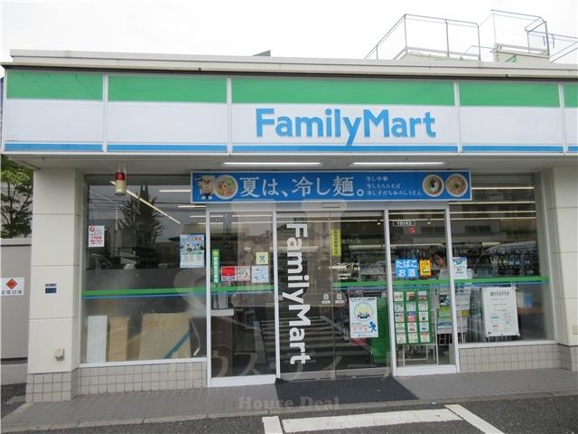 コンビニ　ファミリーマート小豆沢一丁目店（コンビニ）まで703m