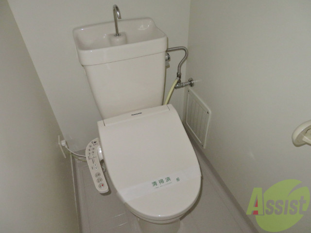 トイレ　ウォシュレット付き。オシリに優しい設備です。