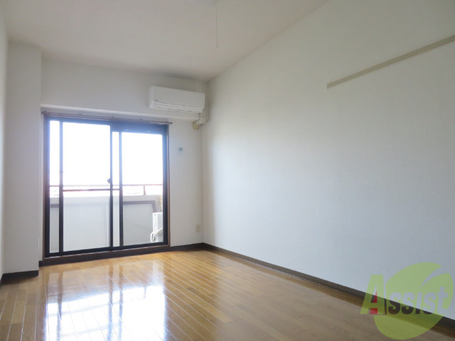 その他部屋・スペース　壁が白いので、お部屋に圧迫感を感じにくいですね。