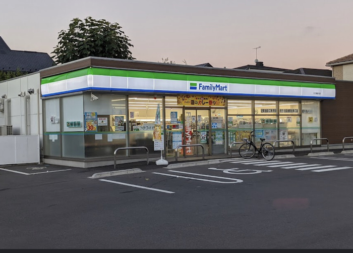 コンビニ　ファミリーマート（コンビニ）まで269m