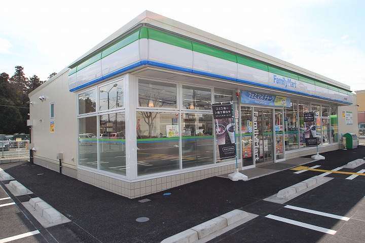 コンビニ　ファミリーマート鶴ヶ島駅西店（コンビニ）まで198m