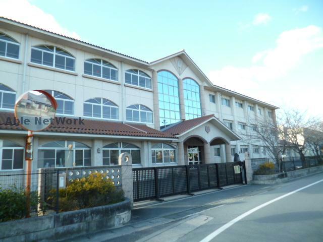 小学校　津市立誠之小学校（小学校）まで901m