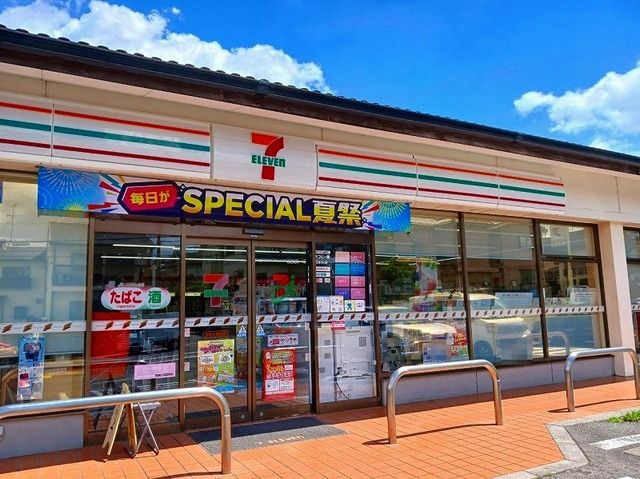 コンビニ　セブンイレブン 深草大亀谷店（コンビニ）まで450m