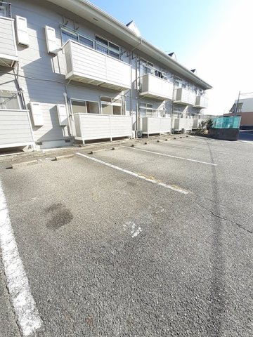 駐車場　駐車場があるので、車を買う予定の方も安心です