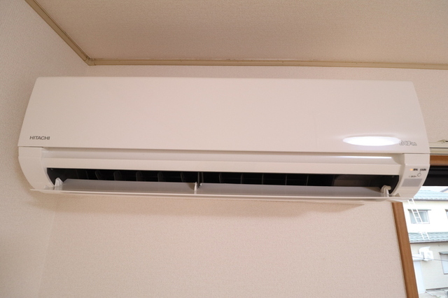 その他設備　備え付けエアコン