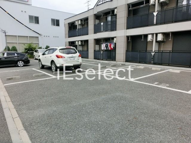 駐車場　敷地内駐車場ございます