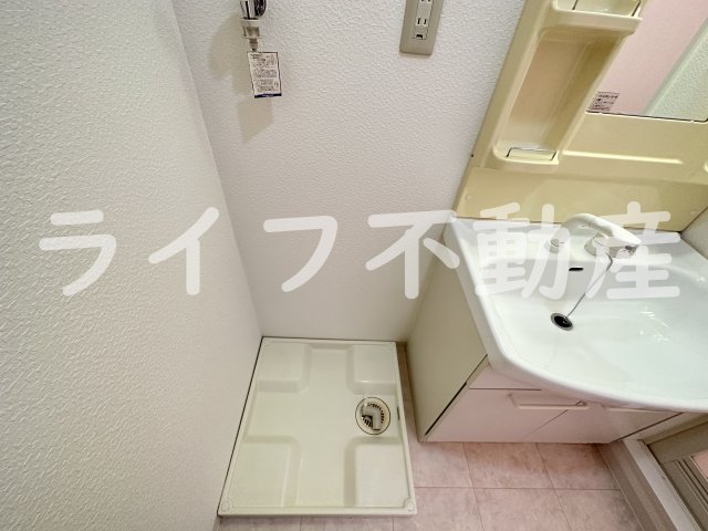 洗面設備　ゆったりとスペースのある洗面所