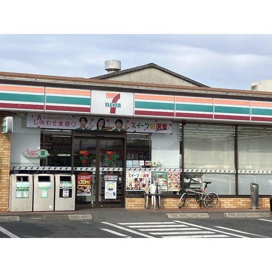 コンビニ　セブンイレブン前橋問屋町店（コンビニ）まで305m