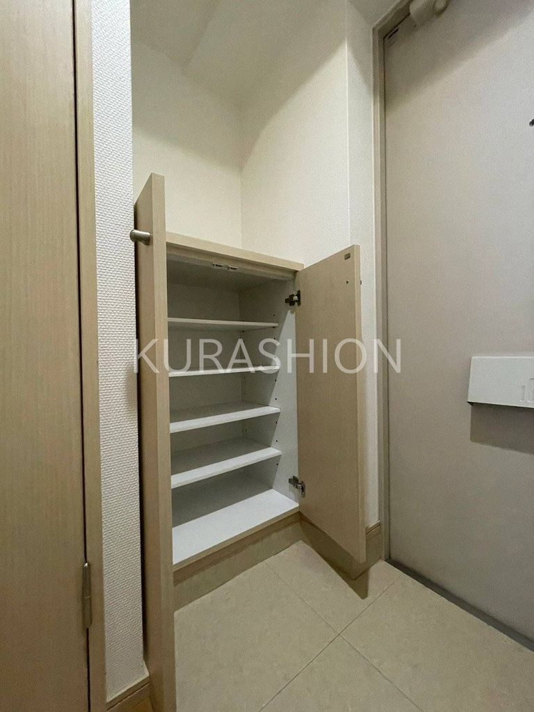 玄関　部屋の写真になります。