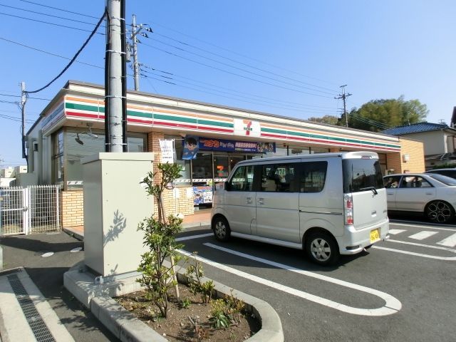コンビニ　セブンイレブン（コンビニ）まで690m