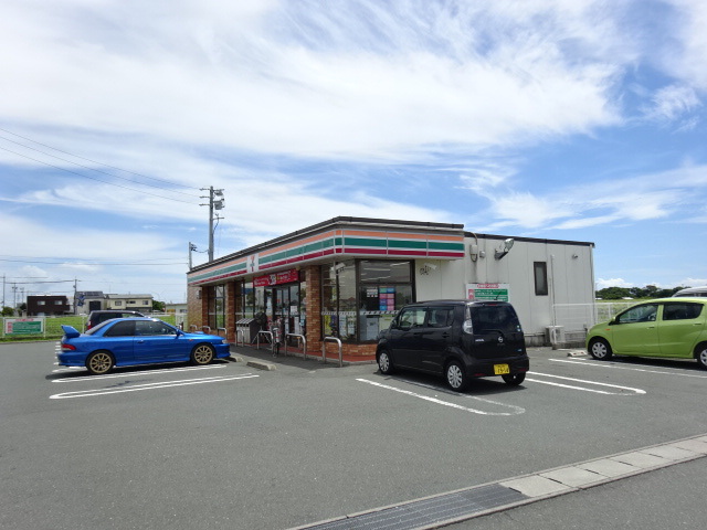 コンビニ　セブンイレブン（コンビニ）まで1353m