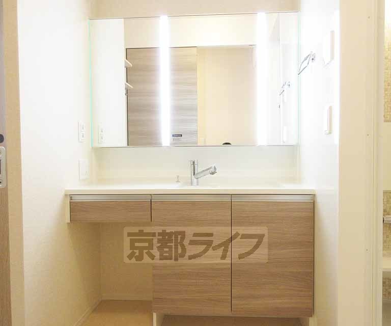 洗面設備　使い勝手のいい洗面台です・