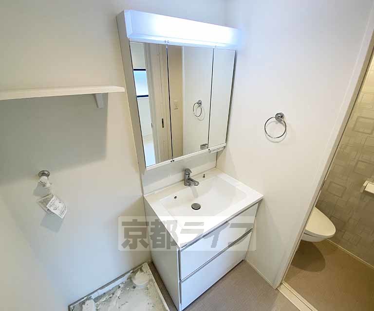 洗面設備　シンプルな洗面所です。