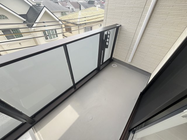 バルコニー　暖かな日差しのふりそそぐバルコニー