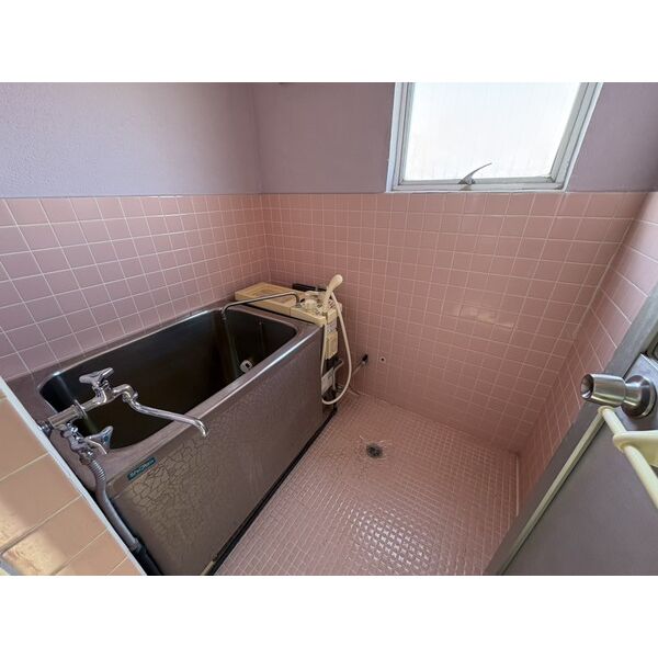 バス・シャワールーム　掲載写真は同型モデルを掲載しており実際のお部屋と仕様等が異な
